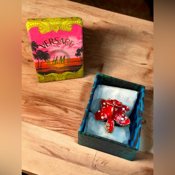 - Versace For H&M Red flower ring in BOX SZ LG Hibiscus 🌺 - Picture 6 of 6